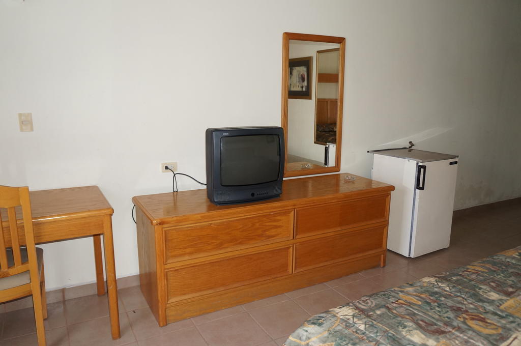 Maria Luisa Inn & Suites Juarez  Kamer foto