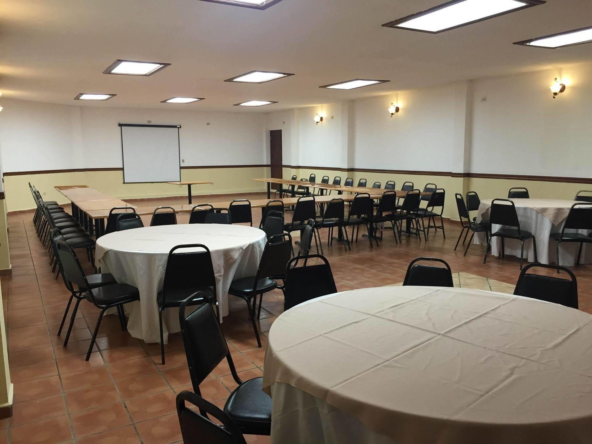 Maria Luisa Inn & Suites Juarez  Buitenkant foto