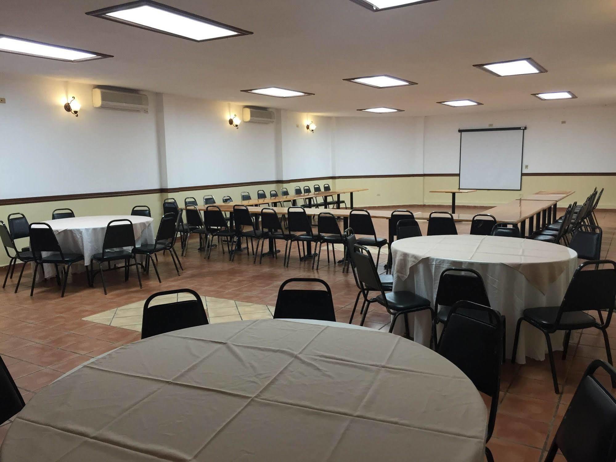 Maria Luisa Inn & Suites Juarez  Buitenkant foto