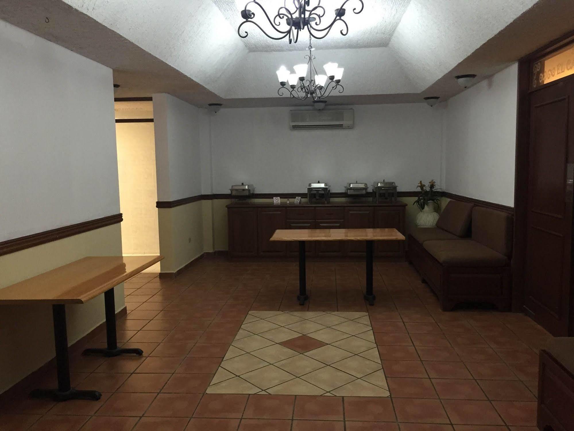Maria Luisa Inn & Suites Juarez  Buitenkant foto